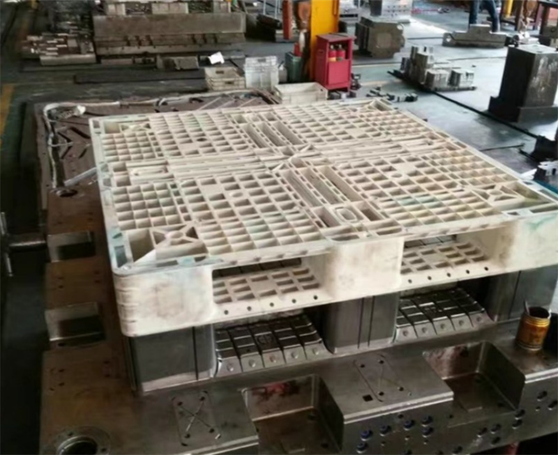 How to make plastic pallet molds, the advantages of plastic pallet molds