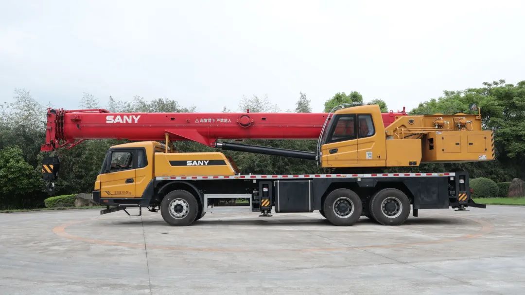 SANY’s Electric Crane STC250BEV Brings a Touch of Color to the World