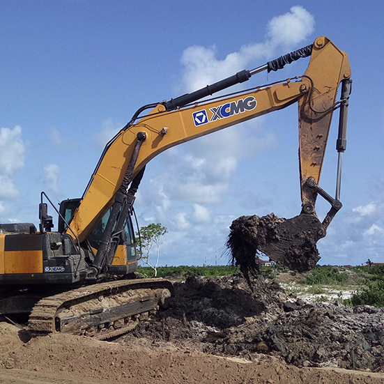 XCMG 36.5 ton crawler excavator XE370CA with attachments