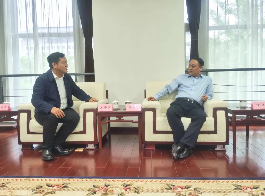Lu Laisheng, member of the Standing Committee of the Xi’an Municipal Party Committee and Executive Deputy Mayor, met with Wang Haoyu, Chairman of Dayu Irrigation Group