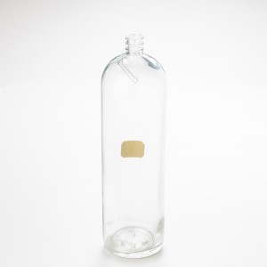 kształtować szklane butelki na alkohol