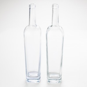 شراب کے لیے کسی بھی شکل کی شیشے کی بوتلیں۔
