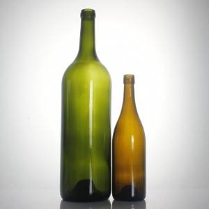 Sticla de vin visiniu cu surub verde antic