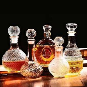 Personalizați diferite forme Whisky Vodka XO Sticla goală din sticlă de cristal