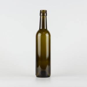 زجاجة نبيذ ذات غطاء لولبي