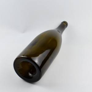 ブルゴーニュのガラス赤ワインボトル