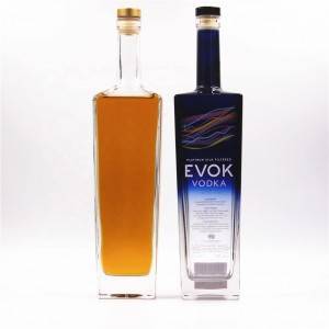 Bouteille en verre de vodka à haute silex de forme carrée conique en hauteur