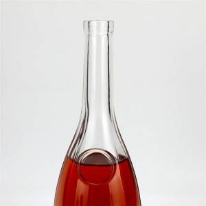 Weinglasflasche mit langem Hals