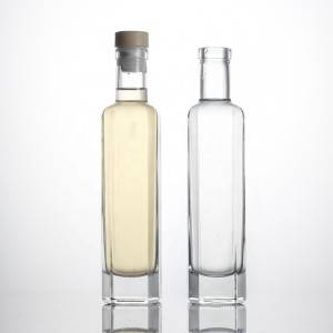 Стаклени шишиња со маслиново масло со капак