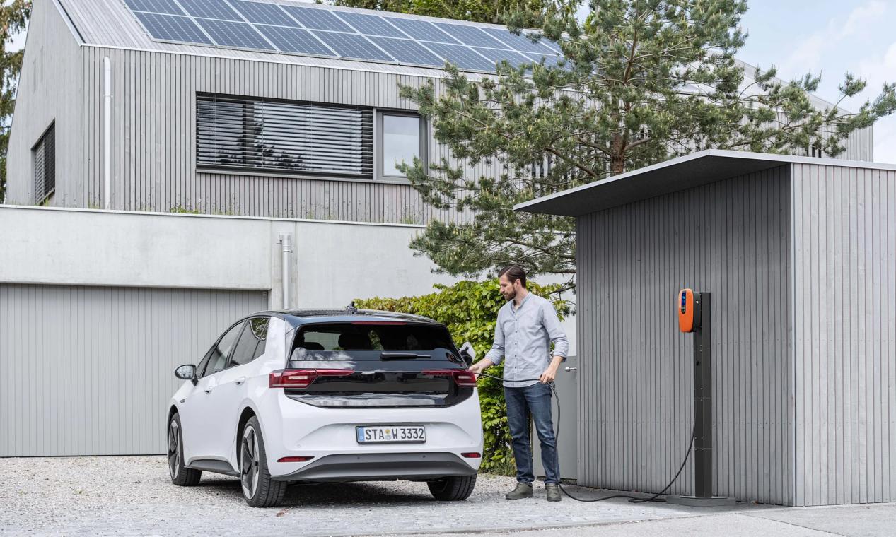 "सौर ऊर्जा भंडारण समाधान आवासीय और वाणिज्यिक ईवी चार्जिंग स्टेशनों के लिए चार्जिंग बुनियादी ढांचे में क्रांतिकारी बदलाव लाते हैं"