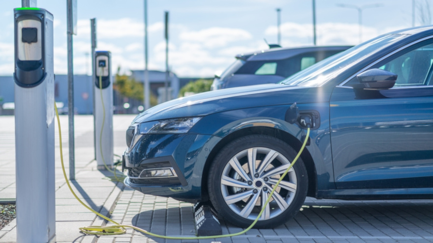 “France Boosts Investment in Electric Car Charging Stations with €200 Million Funding”