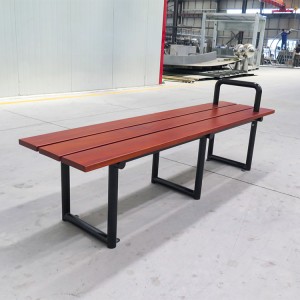 Tovární zakázková veřejná dřevěná lavička na ulici bez zad pro volný čas s područkami 10