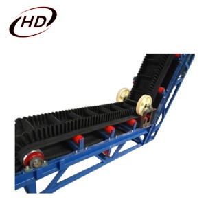 Large inclination belt conveyor