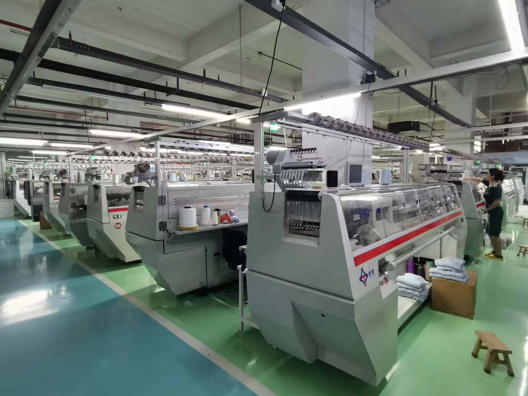 Auf der Suche nach Exzellenz in der Herstellung von Pullovern?Entdecken Sie die hochmoderne Strickmaschine von Suzhou Tongxing!