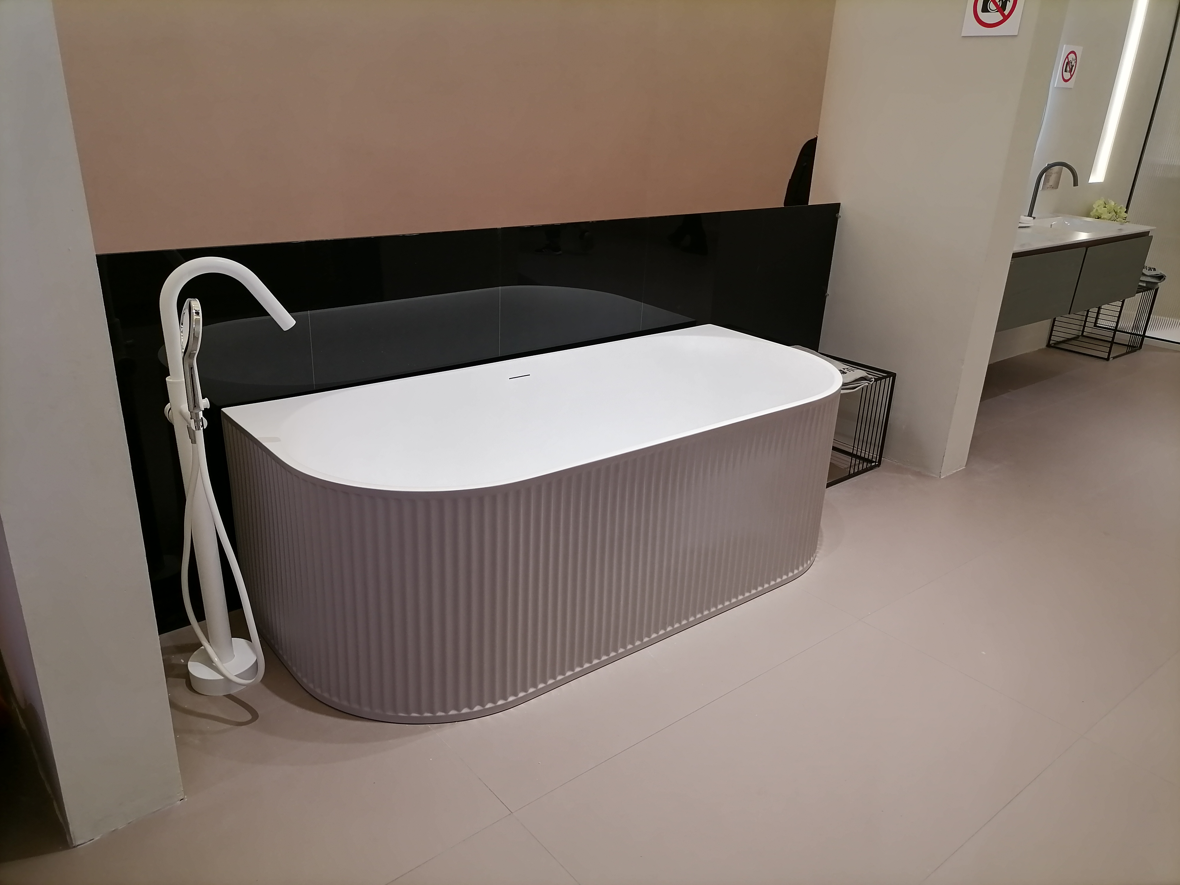 Colored Corner Freestanding Acrylic Bathtub