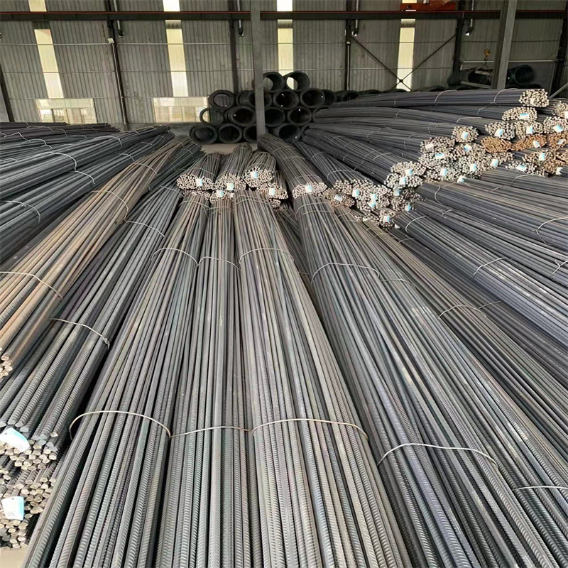 Způsob a postup výroby žebrované ocelové tyče válcované za tepla