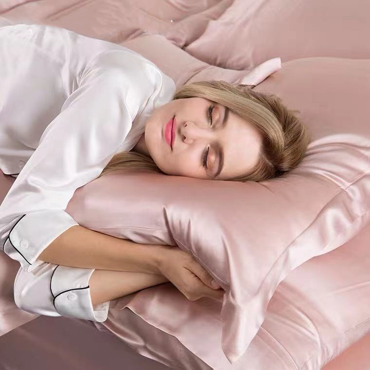 HOW TO CHOOSE THE PERFECT SILK PILLOWCASE: THE ULTIMATE GUIDE