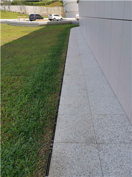 Slotted drainage channel used in the Lin Shaoliang memorial