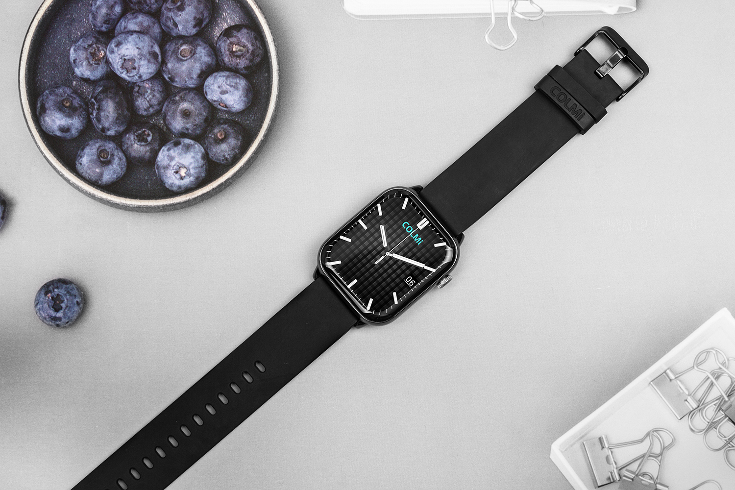 La prima vendita dell'orologio COLMI è un venditore molto apprezzato, le caratteristiche e la durata della batteria sono bilanciate