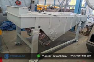 Vibrating screen with high screening efficiency and stable operation