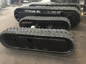Podvozje z gumijastimi gosenicami z 2 prečnima nosilcema za dele mini goseničnih strojev proizvajalca Yijiang