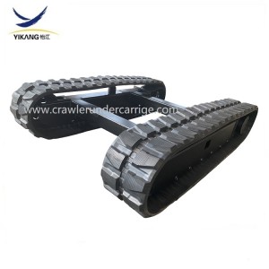 rubber track undercarriage platform with middle crossbeam structure for multifunctional drilling rig transport vehicle