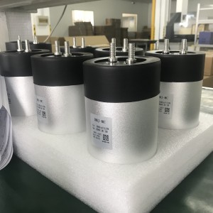 High voltage DC film capacitors for power conversion