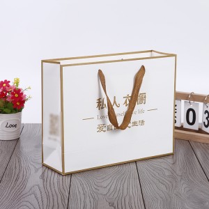 Supply OEM China Recycled Fashionable Style Gold and White Supier Shopping Gift Paper Packaging Bag with Rope