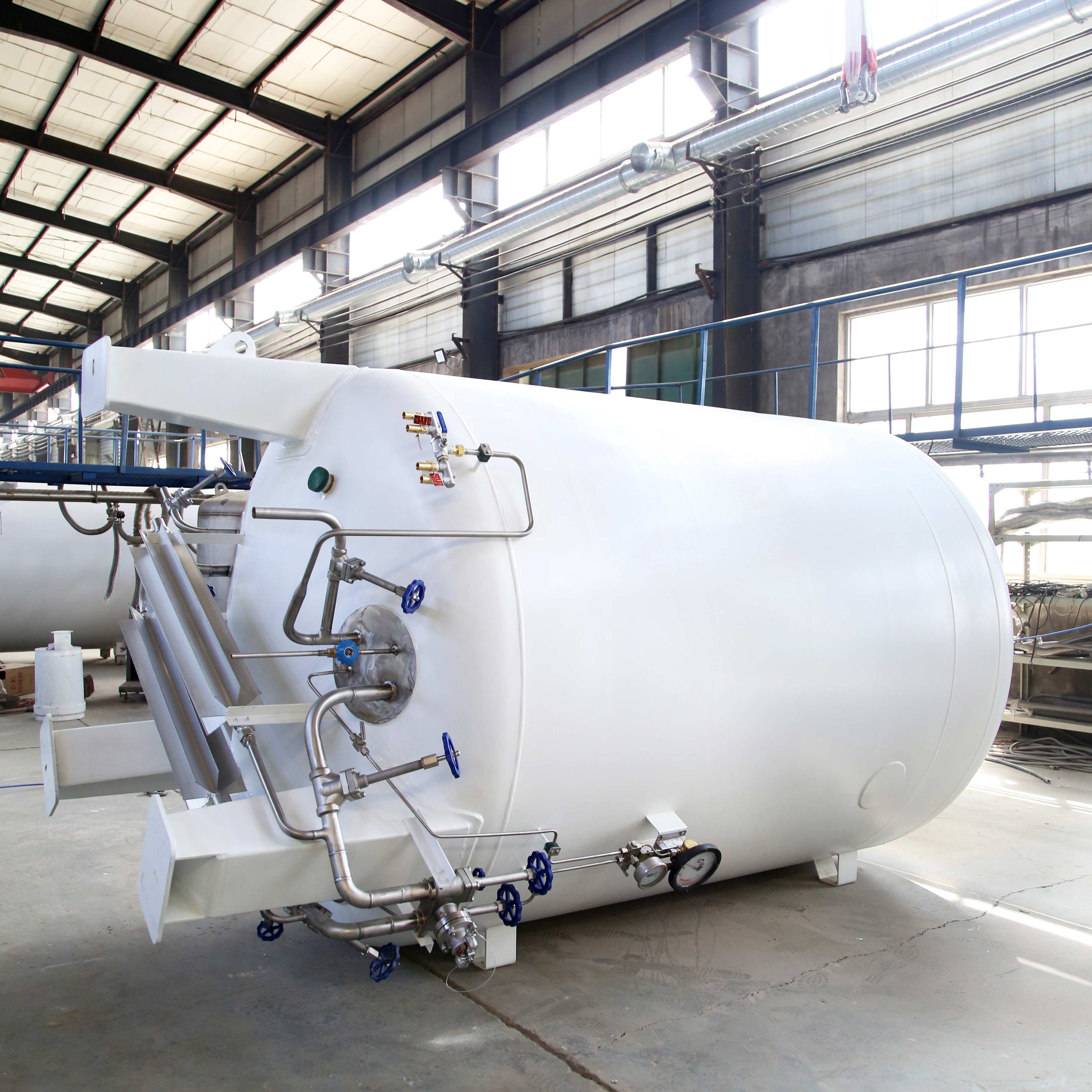 How to prevent static electricity in cryogenic storage tanks?