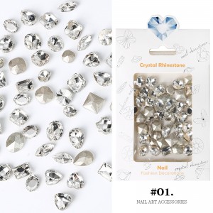 Шиљати дијаманти у облику срца за украшавање ноктију „уради сам“.