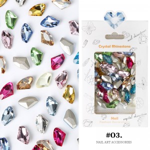 Шиљати дијаманти у облику срца за украшавање ноктију „уради сам“.