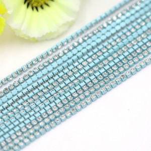 Color-intensive rhinestone chains are used for DIY mobile phone case stickers