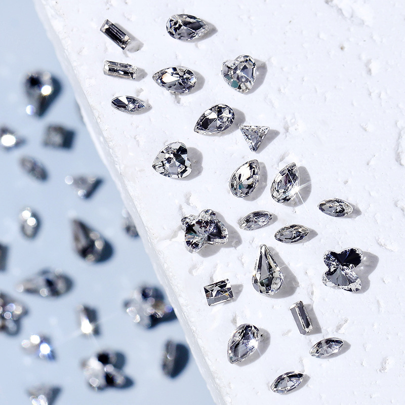 Small-sized pointed base special-shaped rhinestones made of glass, silver and white, mixed in various shapes