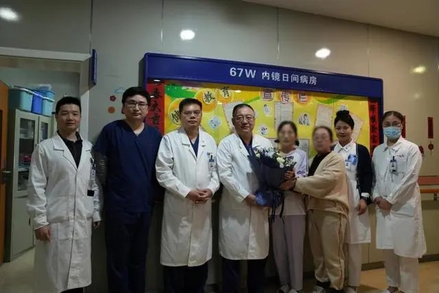 Unang kaso sa mundo!Shanghai expert na gumaganap ng "ultra minimally invasive" submucosaltunnel endoscopic resection