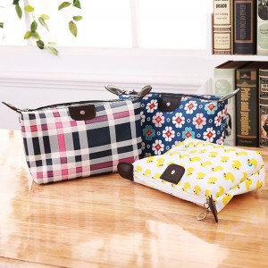 Logo Fashionable Cosmetic Bag And Factory Introduction