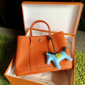 بلک ڈیزائنر ہینڈ بیگ اور چمڑے کا بیگ