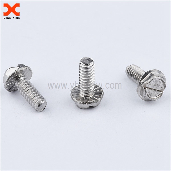 Slotted hex flange head screws with serration
