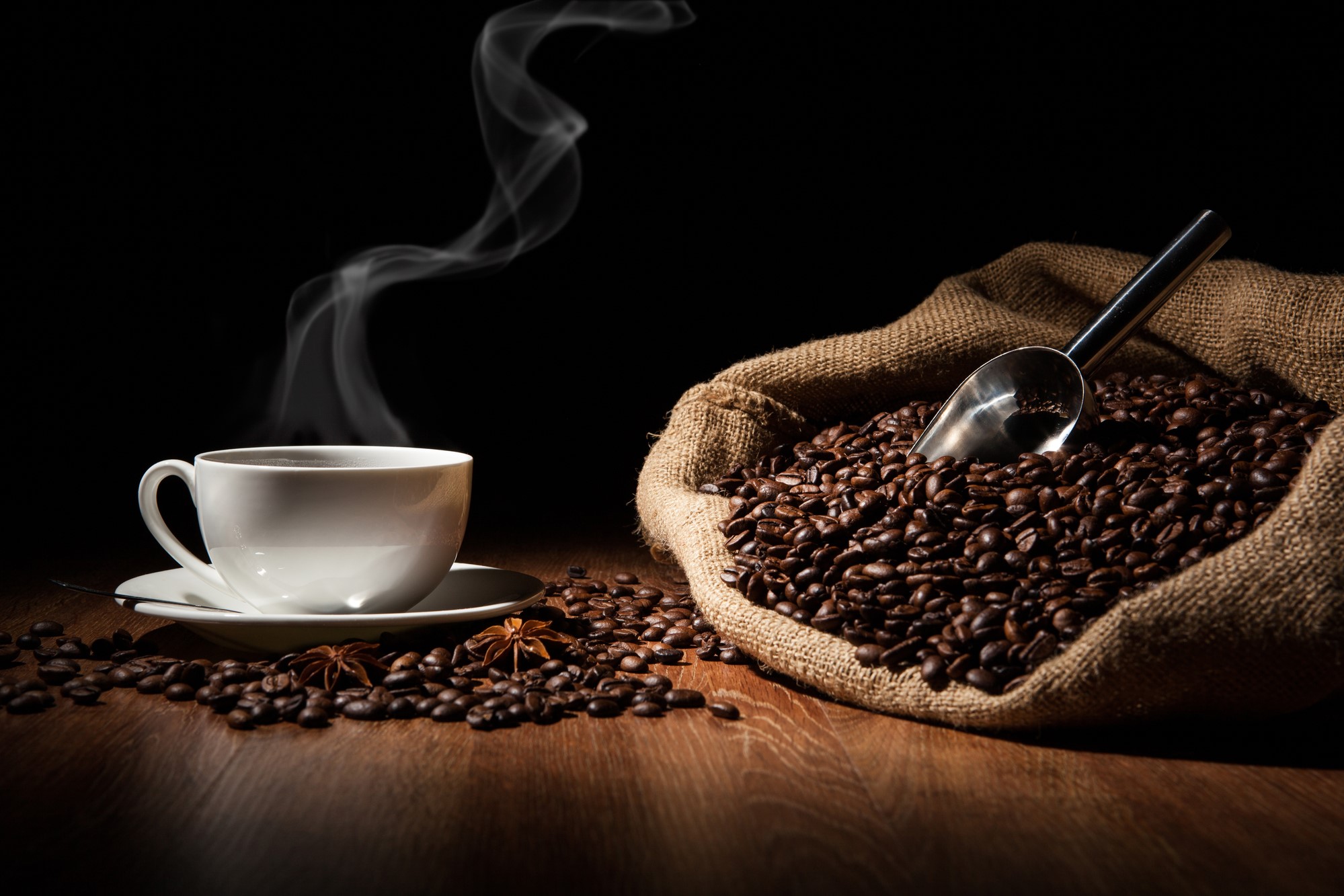 Co wpływa na aromat kawy i jak opakowanie może go zachować?
