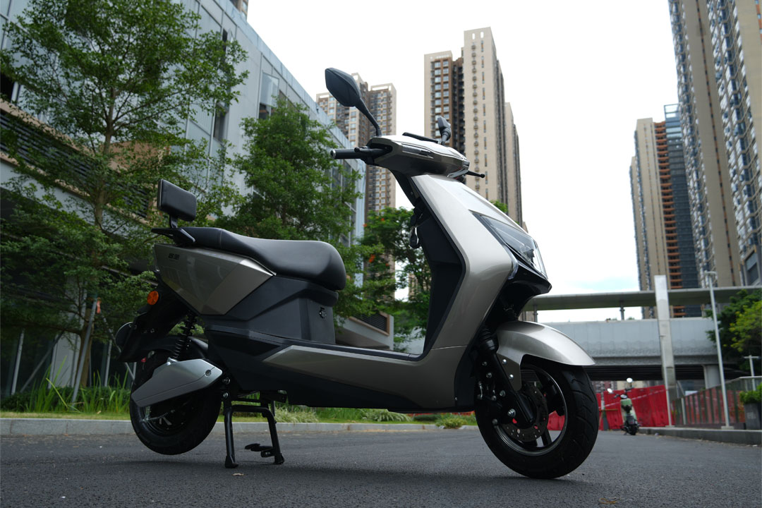 Electric Mopeds: The Future of Urban Commuting