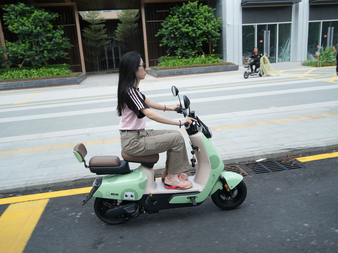What is the autonomy of an electric moped?