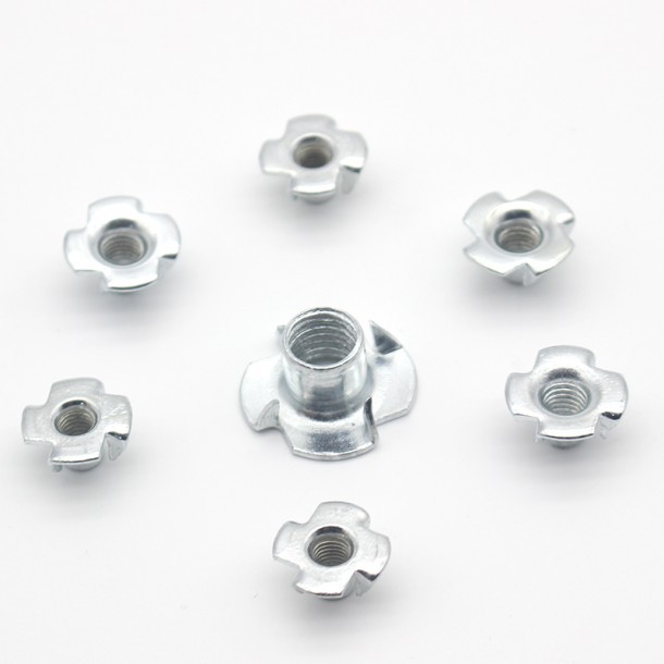 DIN1624 Stainless Steel Carbon Steel 4 Claw Furniture Tee Threaded Insert Nut
