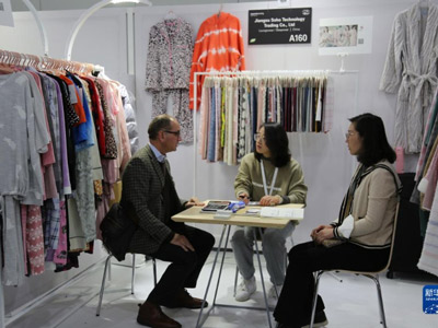 Chinese Textile Export Enterprises Take Advantage Of New York Exhibition To Expand Business Opportunities.