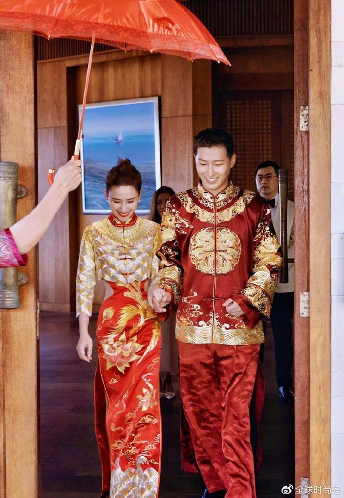 He Chaolian and Dou Xiao’s Luxurious Chinese Wedding Dress