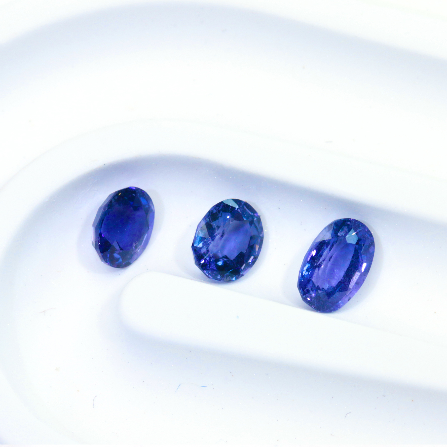 what does blue sapphire symbolize?