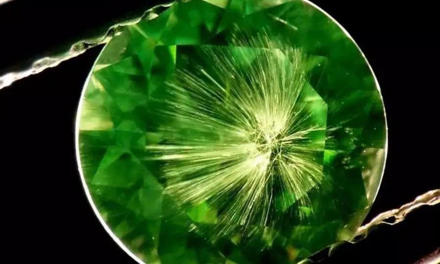 Brighter than diamonds, rare and noble, do you know the most valuable demantoid in the garnet family