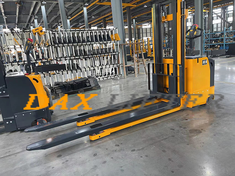 What are the advantages of using electric pallet trucks in warehouses?