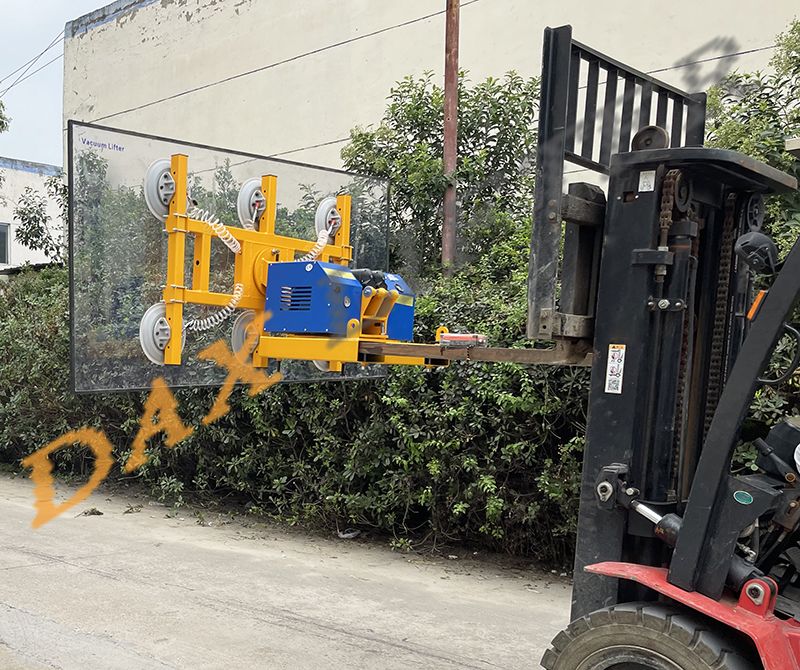 What are the requirements for the cargo surface for forklift suction cups?