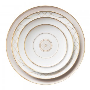 Ceramiczny talerz do sałatek ze złotą obwódką, ślubne talerze ładujące z porcelany kostnej