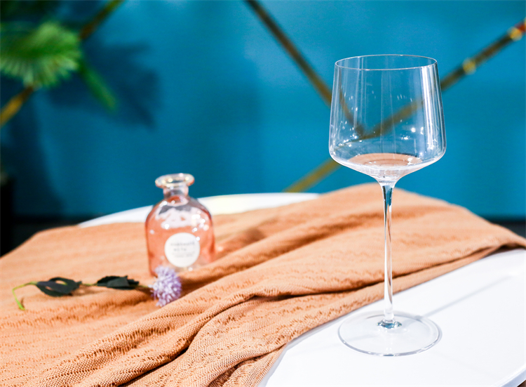 Wholesale Promotion Luxury Fancy Design Unbreakable Restaurant wine glasses