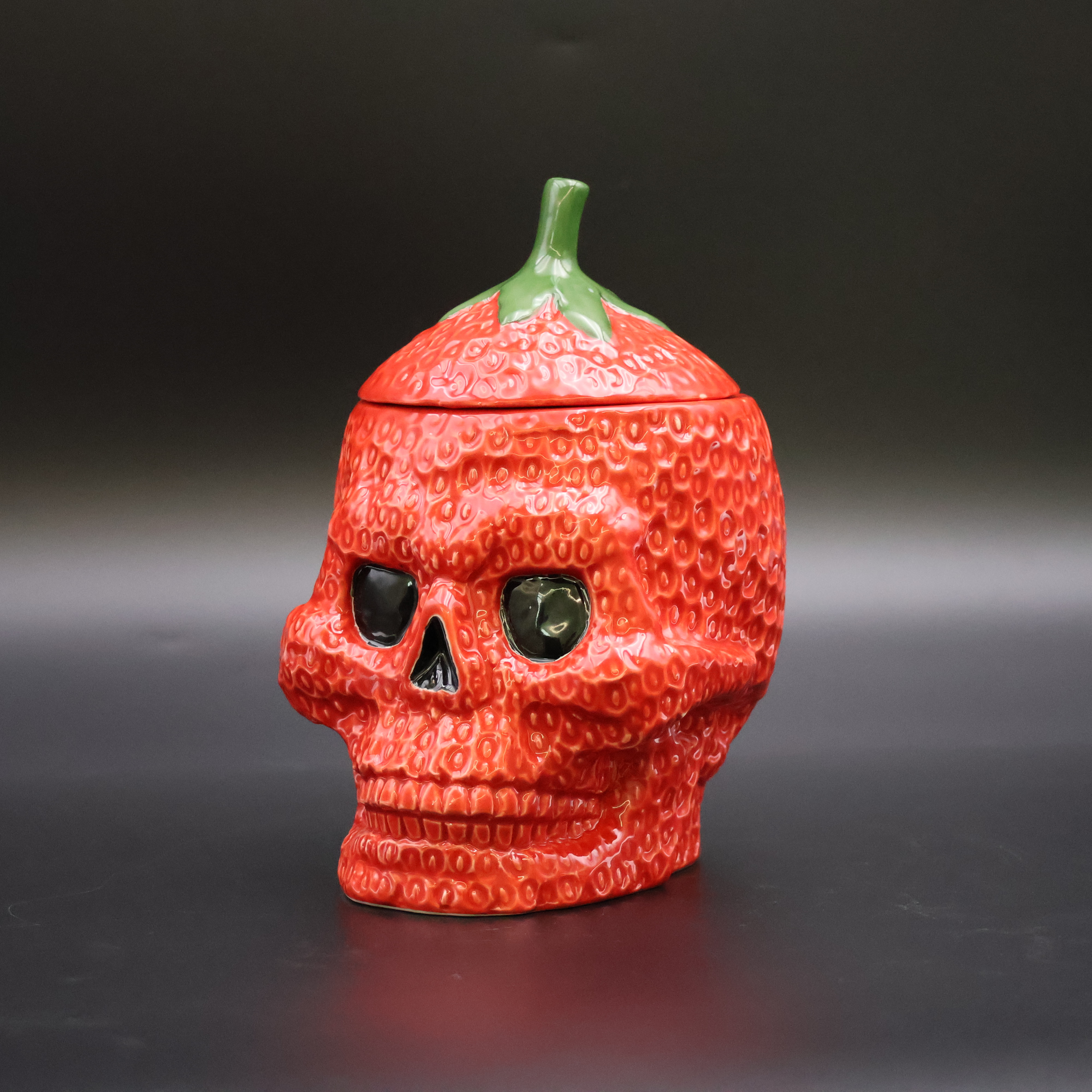 Keramyske Strawberry Skull Tiki Cocktail Mug